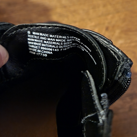 Black high heeled boots - Picture 7 of 9